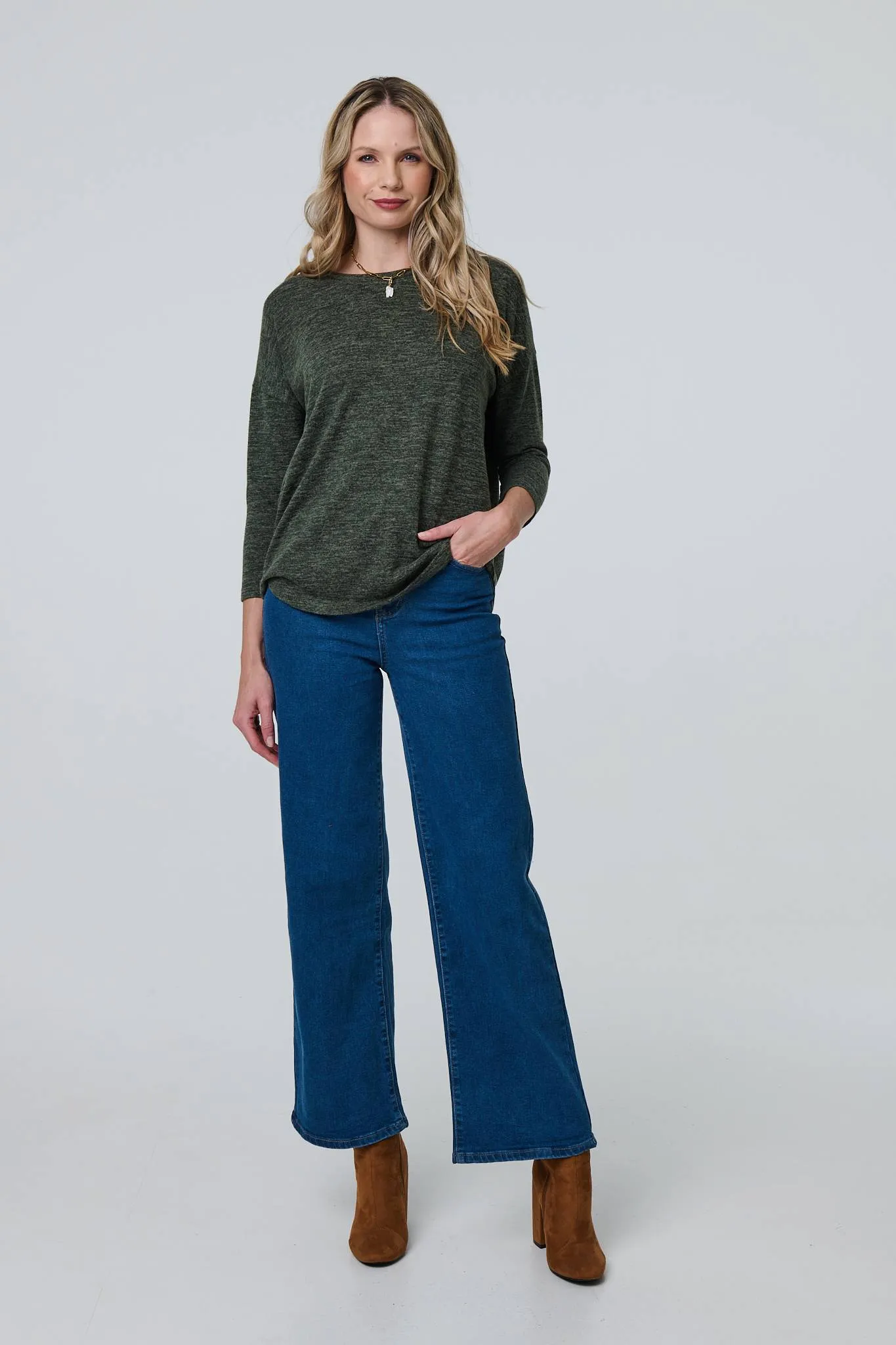 Relaxed Boat Neck 3/4 Sleeve Top